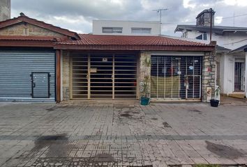 Casa en  Los Hornos, Partido De La Plata