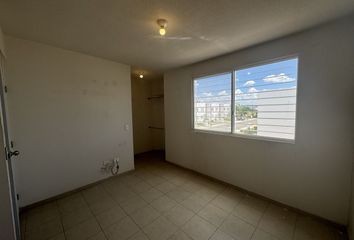 Casa en condominio en  Calle Viñedo 124-127, Linderos Del Cimatario, Santiago De Querétaro, Querétaro, 76087, Mex