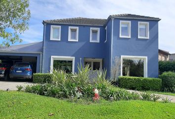 Casa en  Santa María De Los Olivos, Partido De Malvinas Argentinas