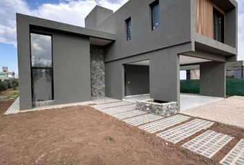 Casa en  Cumbres Del Golf, Villa Allende