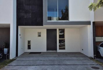 Casa en  Avenida Magallanes, Los Magueyes, San Pedro Tlaquepaque, Jalisco, 45602, Mex