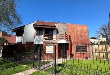 Casa en  Barrio Fortunato De La Plaza, Mar Del Plata