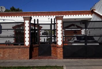 Casa en  Remedios De Escalada, Partido De Lanús