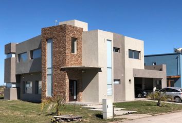 Casa en  El Centauro, Esteban Echeverría