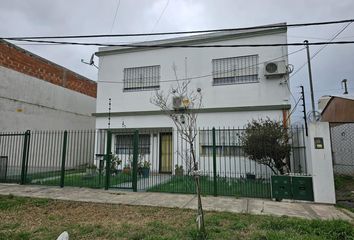 Casa en  Burzaco, Partido De Almirante Brown