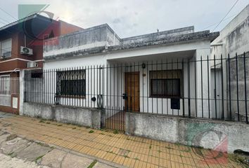 Casa en  Remedios De Escalada, Partido De Lanús