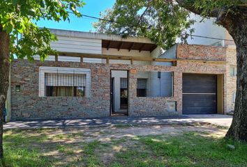 Casa en  Tolosa, Partido De La Plata