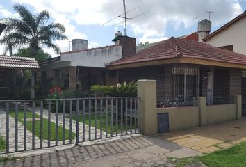 Casa en  Remedios De Escalada, Partido De Lanús