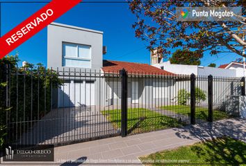 Casa en  Punta Mogotes, Mar Del Plata