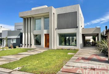 Casa en  Brisas De Adrogué, Partido De Almirante Brown