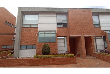 Casa en  Bosques De Pinos, Bogotá