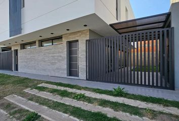 Casa en  Altos De Manantiales, Córdoba Capital