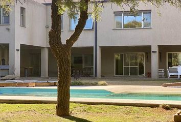 Casa en  Lomas De Los Carolinos, Córdoba Capital