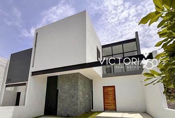 Casa en  Calle Miguel Álvarez Del Toro, Colima, 28613, Mex