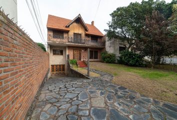 Casa en  Adrogué, Partido De Almirante Brown