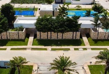 Lote de Terreno en  Calle 18 108-108, Cholul, Mérida, Yucatán, 97305, Mex