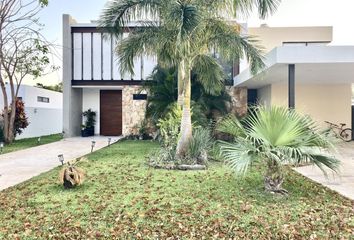 Casa en  Avenida La Rejoyada, Mérida, Yucatán, 97307, Mex