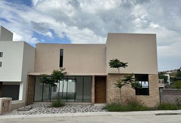 Casa en condominio en  Calle Cedron 13 C, Morelia, Michoacán De Ocampo, 58095, Mex