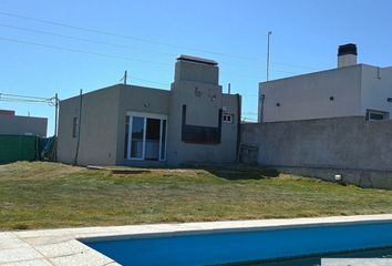 Casa en  Calle Clegg Norberto 552-590, Bahía Blanca, Provincia De Buenos Aires, Arg