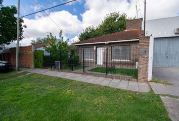 Casa en  Los Hornos, Partido De La Plata