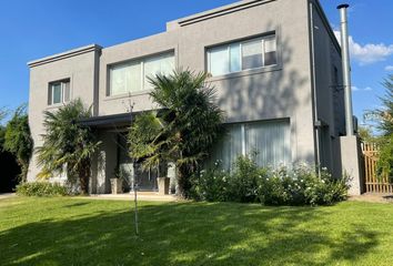 Casa en  Santa María De Los Olivos, Partido De Malvinas Argentinas