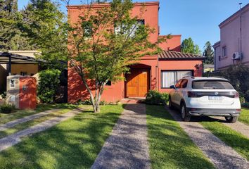 Casa en  Santa María De Los Olivos, Partido De Malvinas Argentinas