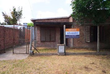 Casa en  Los Hornos, Partido De La Plata