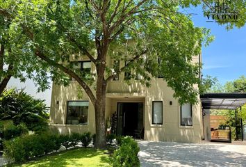 Casa en  Santa María De Los Olivos, Partido De Malvinas Argentinas