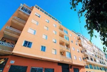 Apartamento en  Distrito 2 - Urbanizaciones - Los Naúfragos, Torrevieja