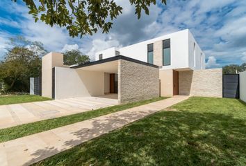 Casa en  Avenida La Rejoyada, Mérida, Yucatán, 97307, Mex