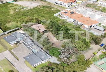 Terreno Comercial en  Cumbayá, Quito