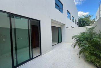 Casa en  Paseo Arbolada, Alborada, Cancún, Benito Juárez, Quintana Roo, 77560, Mex