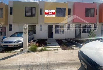 Casa en  Calle J. Trinidad Olivos, Morelia, Michoacán De Ocampo, 58341, Mex