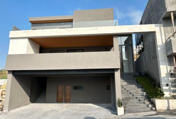 Casa en  Congregacion Yerbaniz, Santiago, Nuevo León