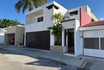 Casa en  Calle 25 310-312, Xcumpich, Mérida, Yucatán, 97204, Mex