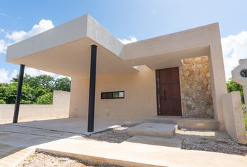 Casa en condominio en  Pueblo Tixkuncheil, Baca, Yucatán