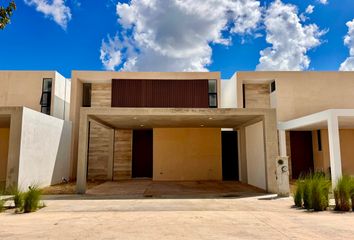 Casa en  Calle 20, X Canatún, Mérida, Yucatán, 97302, Mex