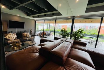 Apartamento en Calle 9a, El Poblado, Medellín, Antioquia, Col
