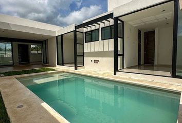 Casa en  Avenida Flamboyán, Conkal, Yucatán, 97347, Mex