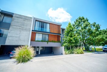 Casa en  Paseo Del Acantilado, Zapopan, Jalisco, 45019, Mex