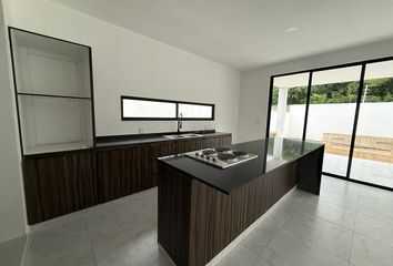 Casa en  Carretera Periférico - Tahdzibichén - Molas, San Ignacio Tesip, Mérida, Yucatán, 97316, Mex