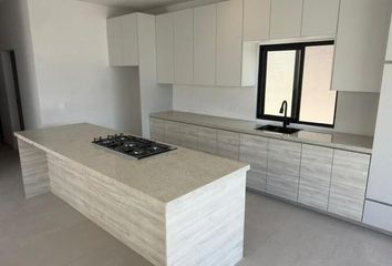 Casa en  Calle Misioneros De La Caridad, El Yerbaniz, Santiago, Nuevo León, 67302, Mex