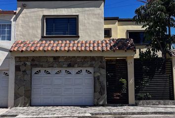 Casa en  Avenida De Servicio, Valle Dorado, Infonavit Sección 7, Ensenada, Baja California, 22890, Mex