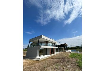 Casa en Aeropuerto Internacional El Edén, El Eden, Armenia, Quindio, Col
