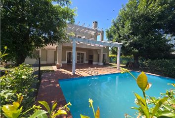 Casa en  Cumbres Del Golf, Villa Allende