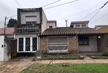 Quinta/Finca en  Calle Teniente Armando Bernasconi 2601-2699, Ituzaingó Centro, Ituzaingó, B1714, Provincia De Buenos Aires, Arg