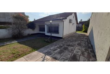 Quinta/Finca en  Calle General Fructuoso Rivera 3602-3650, Ituzaingó Centro, Ituzaingó, B1714, Provincia De Buenos Aires, Arg