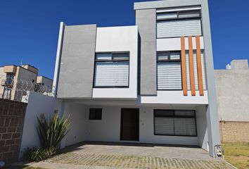 Casa en  Fraccionamiento La Mezza, Calle La Mesa, La Mezza, San Andrés Cholula, Puebla, México