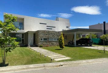 Casa en  Valentina Sur Urbana, Neuquén