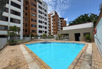 Apartamento en Calle 13, Urb. Ciudad Jardin, Cali, Valle Del Cauca, Col